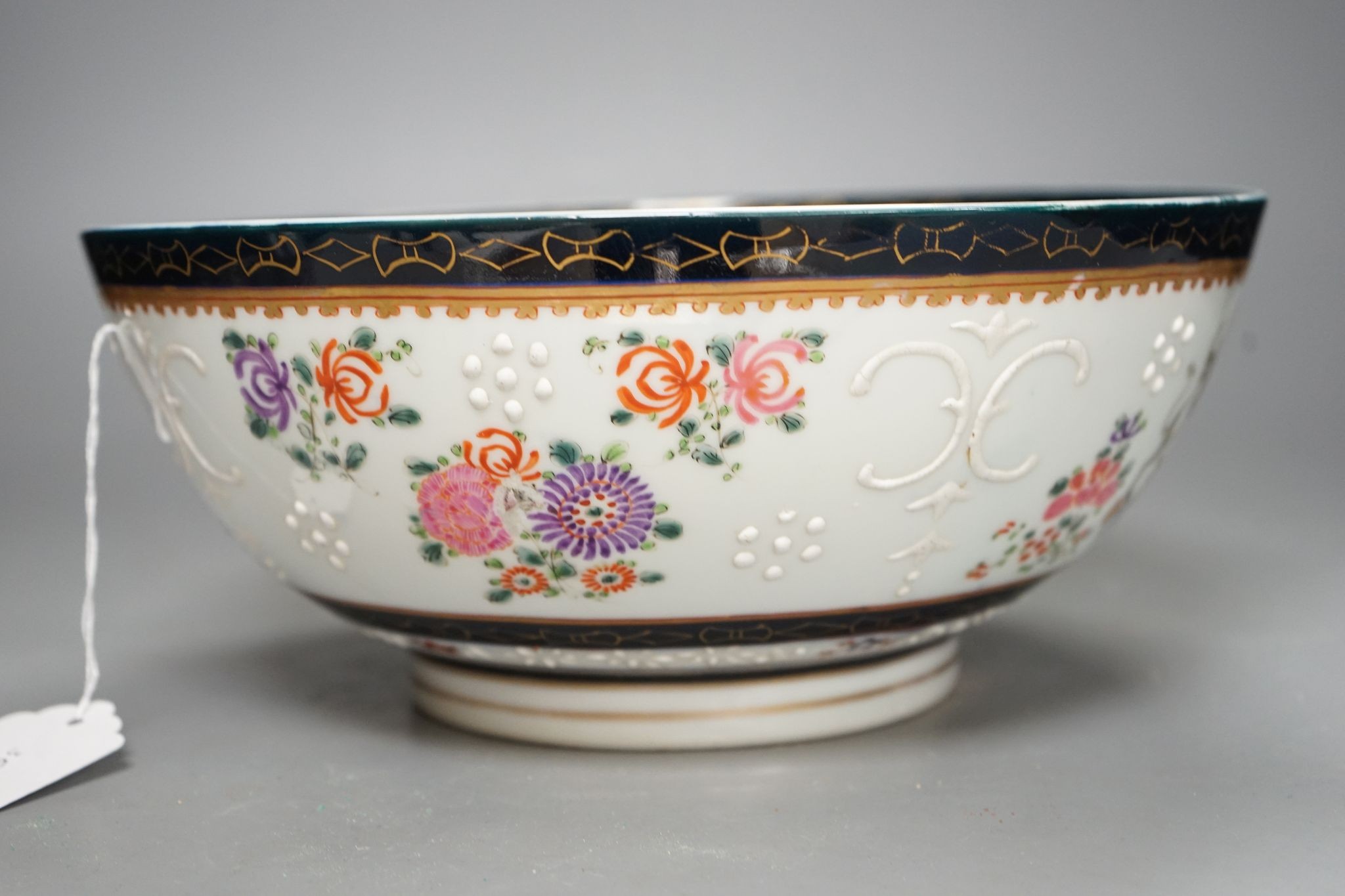 A 19th century Samson of Paris armorial bowl, 29cm diam